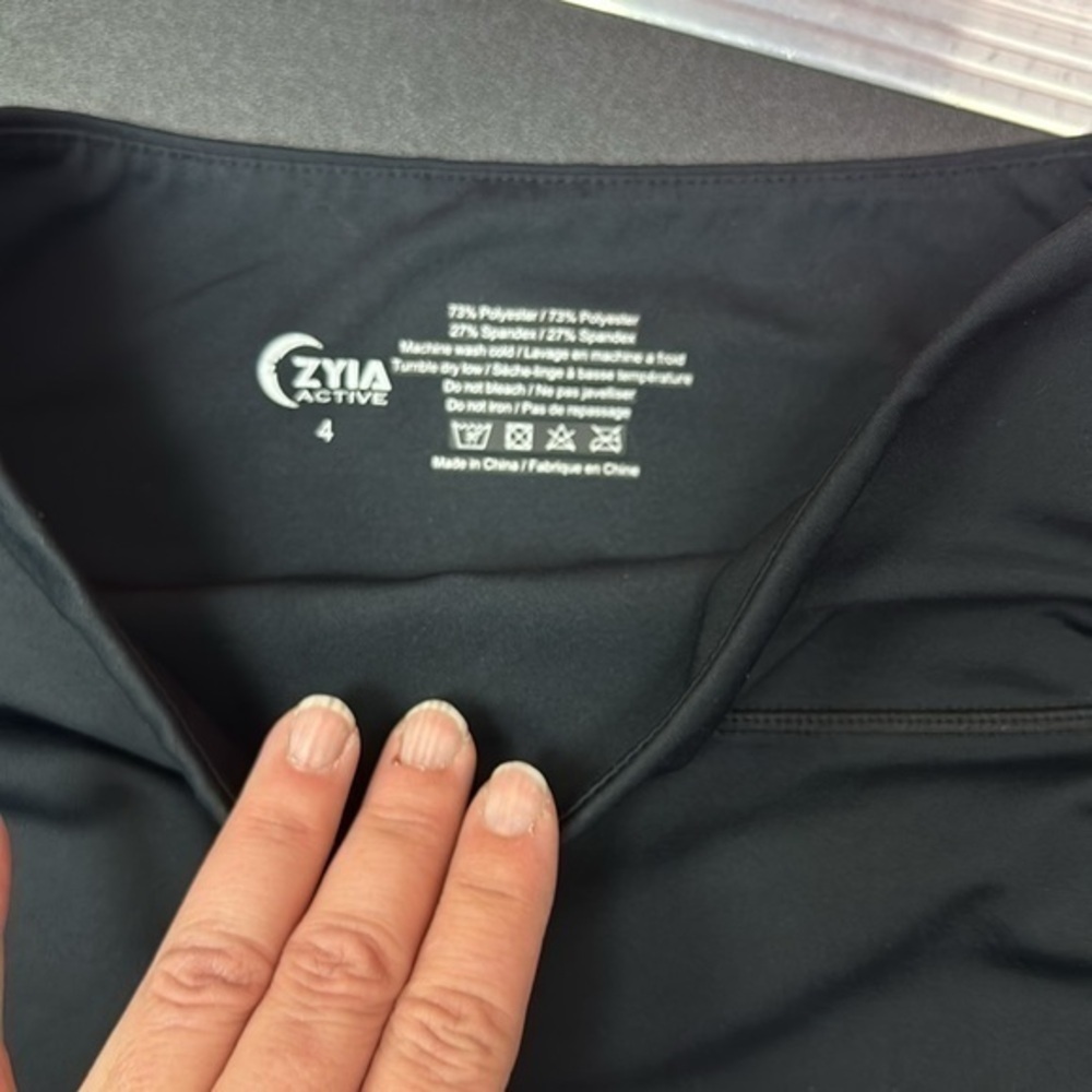 Zyia active women’s capri leggings size 4